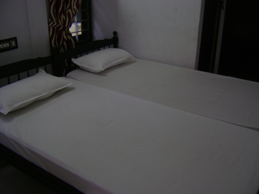 Kochi Prems Homestay الغرفة الصورة
